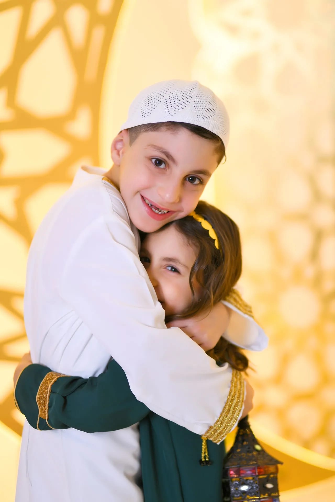 A brother hugging his sister in the Ramadan set